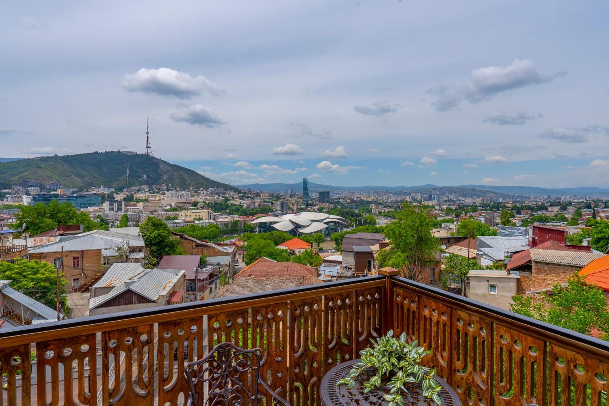 Iris Hotel Tbilisi Exterior photo